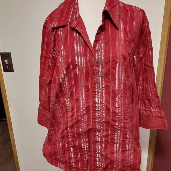 Fashion Bug Tops - Fashion Bug  18/20 VGC Red with silver threads pit to pit  24 length 25 1/2